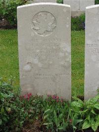 Etaples Military Cemetery - Wallig, Jacques Alexander